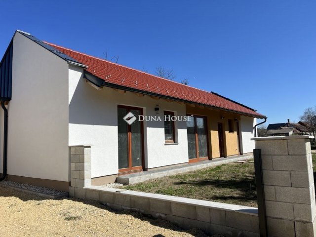 Eladó családi ház, Répcelakon 63 M Ft, 4 szobás