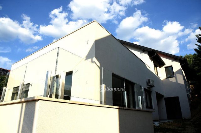 Eladó családi ház, Ürömön 459 M Ft, 7 szobás