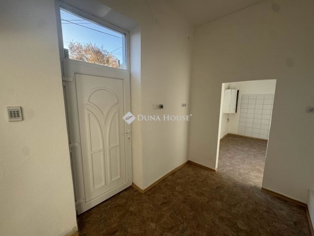 Eladó téglalakás, Budapesten, XX. kerületben 40 M Ft, 1 szobás