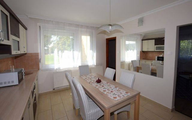 Kiadó panellakás, albérlet, Debrecenben 220 E Ft / hó
