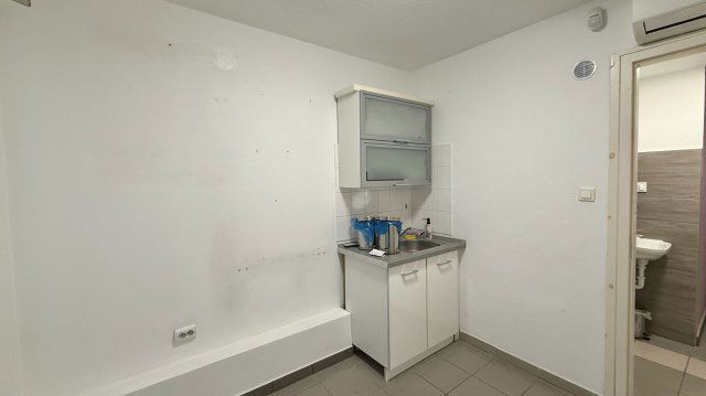 Kiadó üzlethelyiség, Debrecenben 75 E Ft / hó, 1 szobás