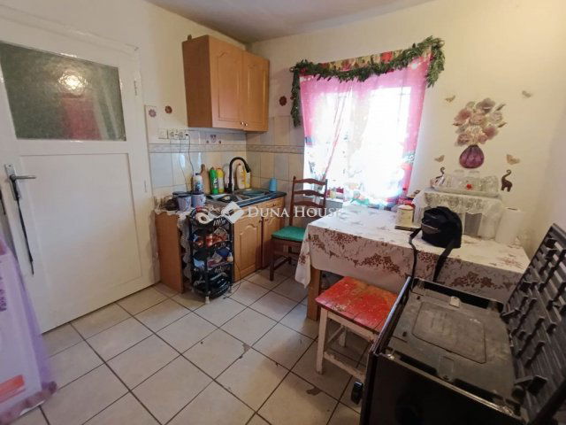 Eladó családi ház, Mohácson 7.5 M Ft, 3 szobás