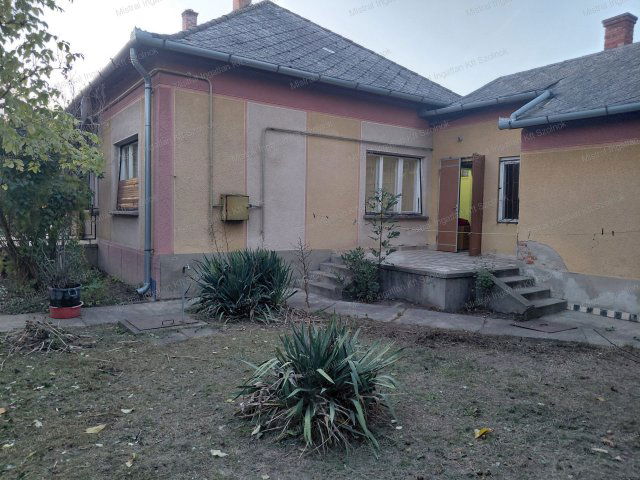 Eladó családi ház, Törökszentmiklóson 28 M Ft, 4 szobás