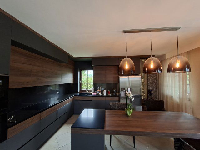 Eladó családi ház, Balatonföldváron 330 M Ft, 5 szobás