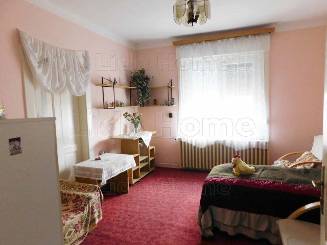 Eladó családi ház, Dombóváron 26.9 M Ft, 10 szobás
