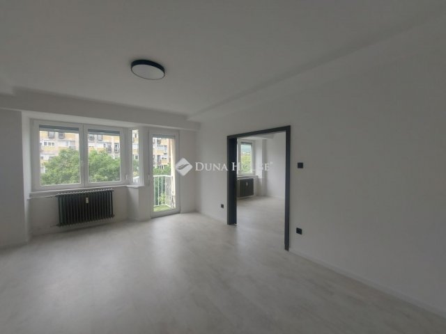 Eladó téglalakás, Pécsett 68.9 M Ft, 2 szobás