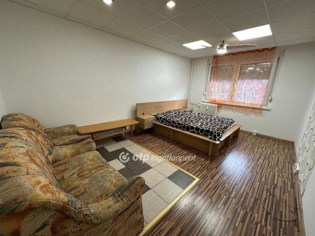 Eladó panellakás, Nyíregyházán 55 M Ft, 1+2 szobás