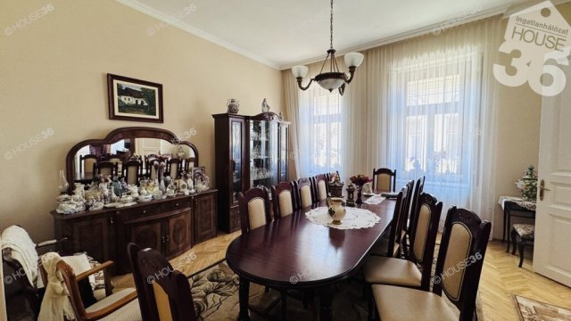 Eladó családi ház, Kecskeméten 179.9 M Ft, 7 szobás
