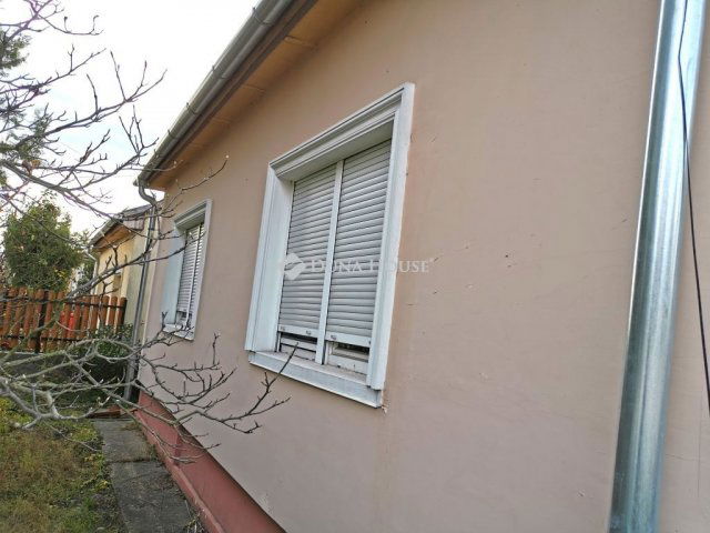 Eladó családi ház, Esztergomban 62.8 M Ft, 3 szobás