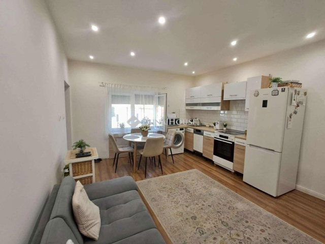 Eladó családi ház, Budapesten, XV. kerületben 58 M Ft, 2 szobás