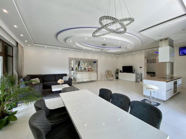 Eladó családi ház, Hévízen 320 M Ft, 6 szobás