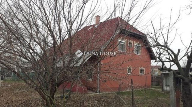 Eladó családi ház, Szigethalmon 64.9 M Ft, 1 szobás