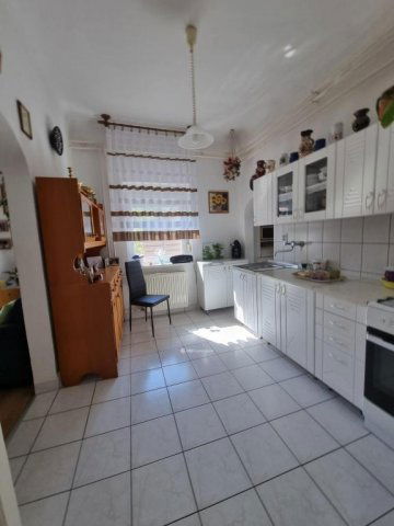 Eladó családi ház, Pápateszéren 43.99 M Ft, 2 szobás