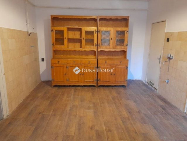 Eladó téglalakás, Békéscsabán 40 M Ft, 2 szobás