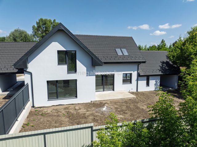 Eladó ikerház, Gyúrón 229 M Ft, 5 szobás / költözzbe.hu