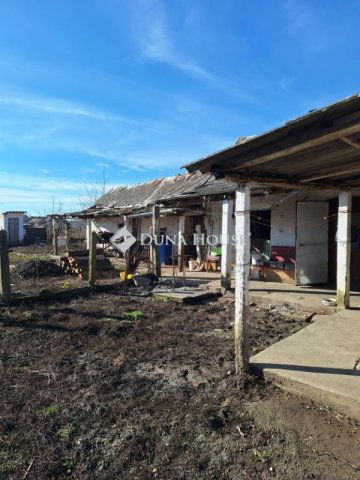 Eladó családi ház, Tetétlenen 5.7 M Ft, 2 szobás