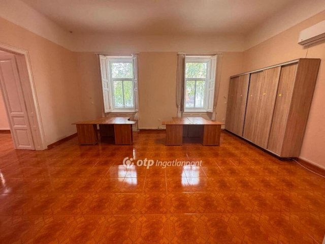 Eladó családi ház, Cegléden 125 M Ft, 3+2 szobás