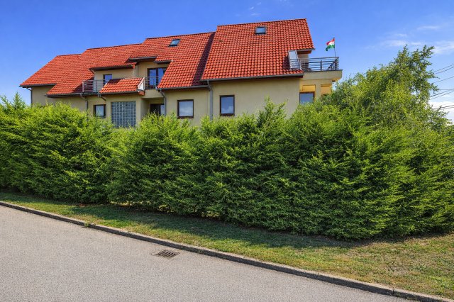 Eladó téglalakás, Balatonfüreden 115 M Ft, 1+2 szobás
