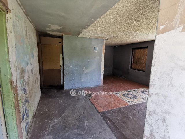 Eladó családi ház, Cegléden 28 M Ft, 2 szobás