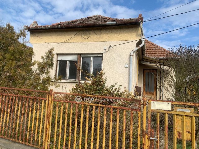 Eladó családi ház, Pétervásárán 12 M Ft, 3 szobás