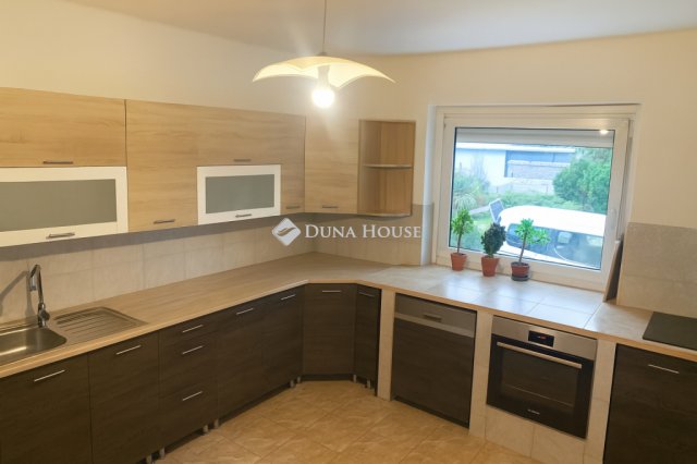 Eladó családi ház, Dabason 109.9 M Ft, 4 szobás