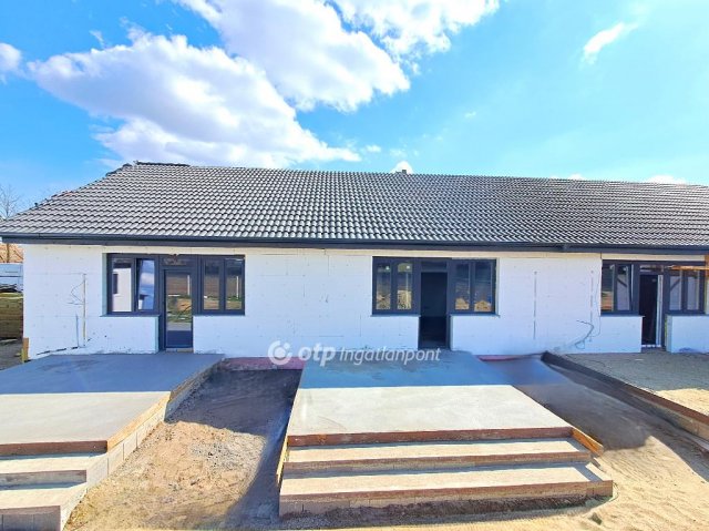 Eladó téglalakás, Kocséren 35 M Ft, 2 szobás