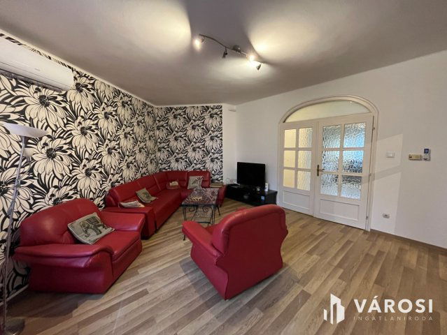 Eladó téglalakás, Debrecenben 115 M Ft, 4 szobás