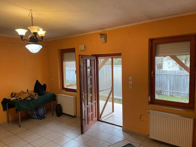 Eladó ikerház, Tóalmáson 39.5 M Ft, 4 szobás