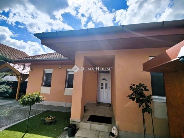 Eladó családi ház, Szigethalmon 124.9 M Ft, 4 szobás