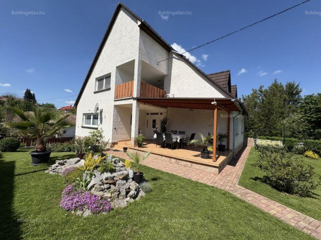 Eladó családi ház, Kaposváron 88.8 M Ft, 6 szobás