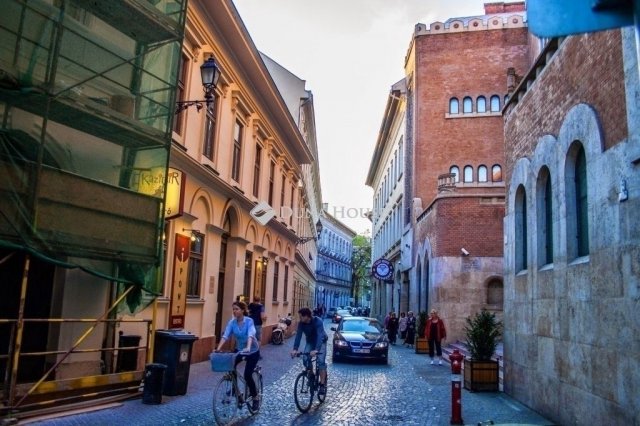 Eladó téglalakás, Budapesten, VII. kerületben 127.9 M Ft