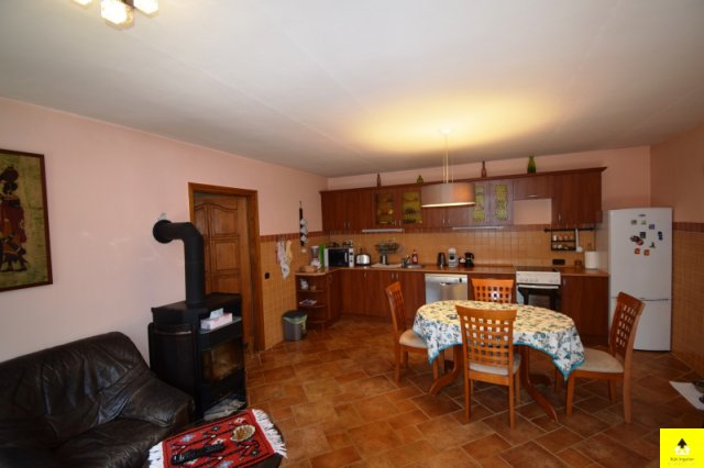 Eladó családi ház, Csepregen 79.9 M Ft, 5 szobás