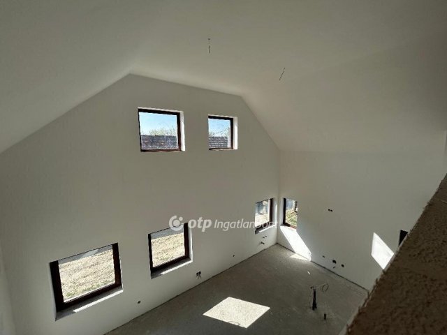 Eladó családi ház, Vértesacsán 137.5 M Ft, 8+2 szobás