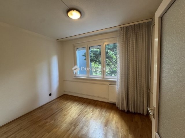 Eladó panellakás, Budaörsön 88.9 M Ft, 1 szobás