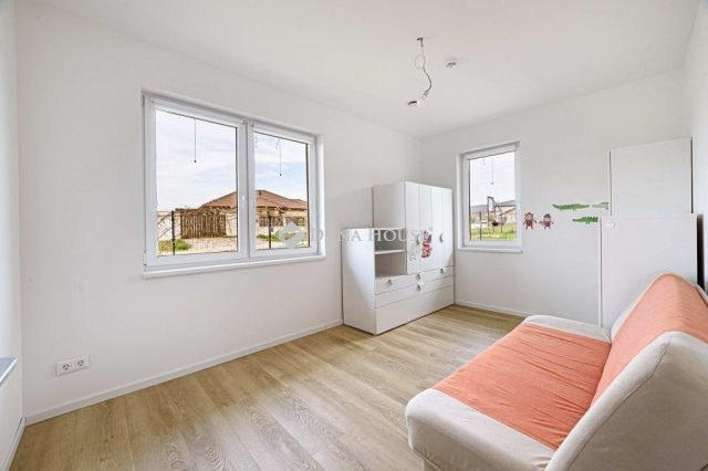 Eladó családi ház, Budajenőn 176 M Ft, 5 szobás