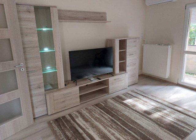 Kiadó panellakás, albérlet, Pécsett, Építők útján, 2 szobás