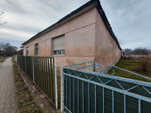 Eladó családi ház, Kisbéren 21 M Ft, 3 szobás