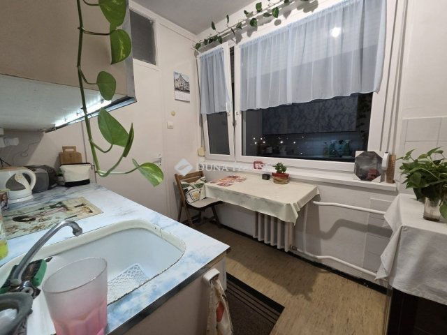 Eladó panellakás, Szegeden 52 M Ft, 2 szobás