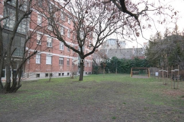 Eladó téglalakás, Budapesten, XX. kerületben 52.3 M Ft, 1 szobás