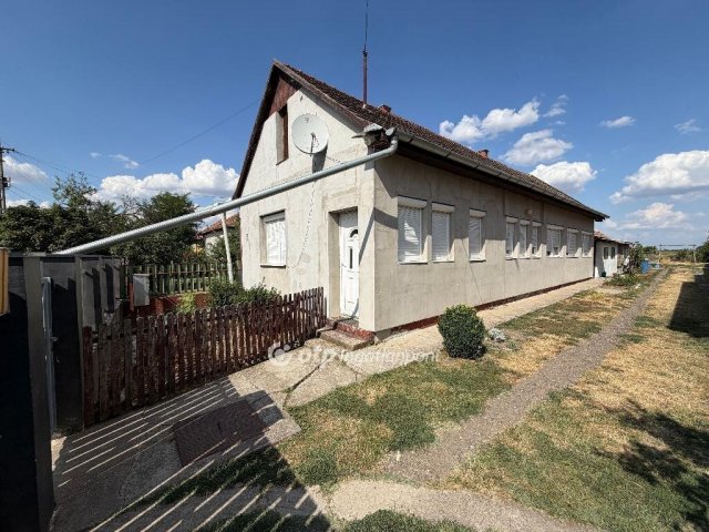 Eladó családi ház, Szerepen 26.9 M Ft, 2 szobás