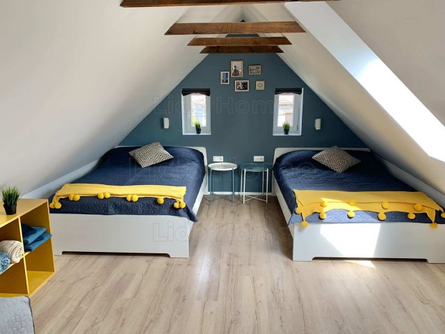 Eladó családi ház, Zamárdiban 199.9 M Ft, 12 szobás