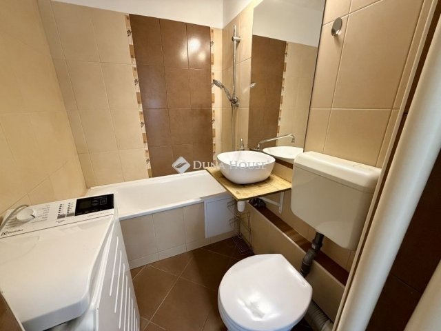 Eladó panellakás, Pécsett 40.9 M Ft, 2 szobás