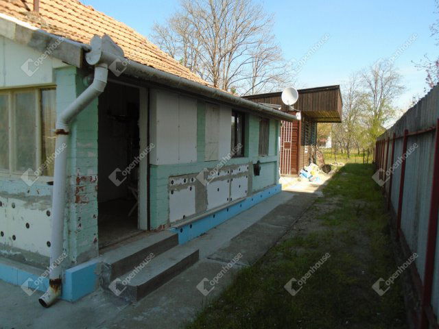 Eladó családi ház, Cserkeszőlőn 12 M Ft, 1 szobás