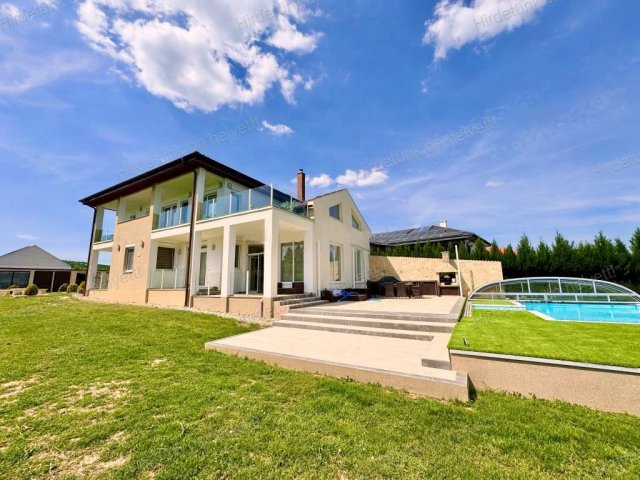 Eladó családi ház, Csobánkán 250 M Ft, 5 szobás