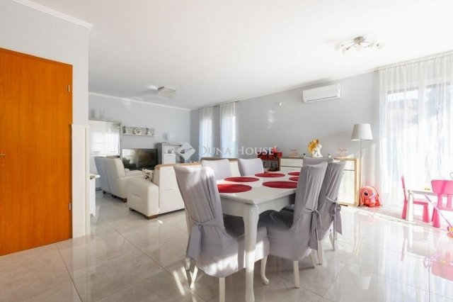 Eladó ikerház, Budapesten, XVIII. kerületben 174.9 M Ft, 4 szobás