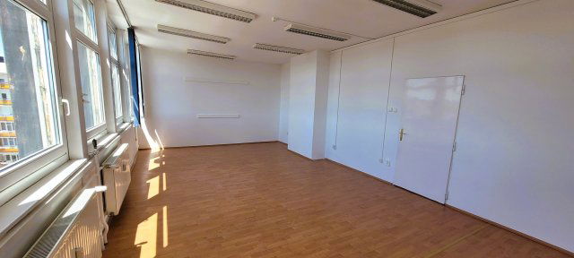 Eladó iroda, Veszprémben 26.9 M Ft, 3 szobás