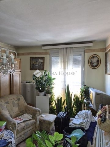 Eladó panellakás, Pécsett 46 M Ft, 2 szobás