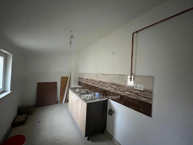 Eladó családi ház, Kiskunhalason 34.9 M Ft, 3 szobás