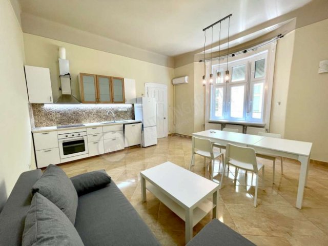 Eladó téglalakás, VII. kerületben, Wesselényi utcában