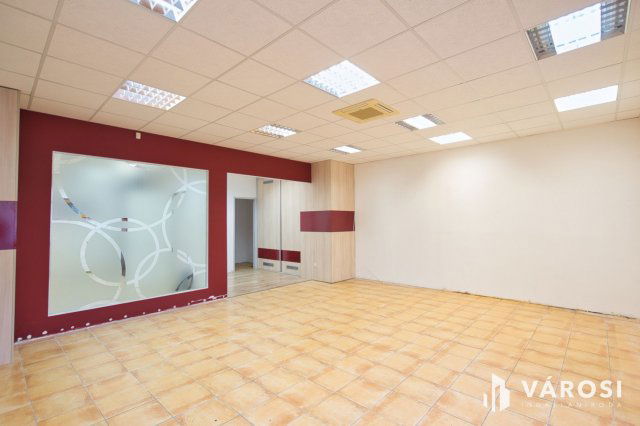 Kiadó üzlethelyiség, Békéscsabán 300 E Ft / hó